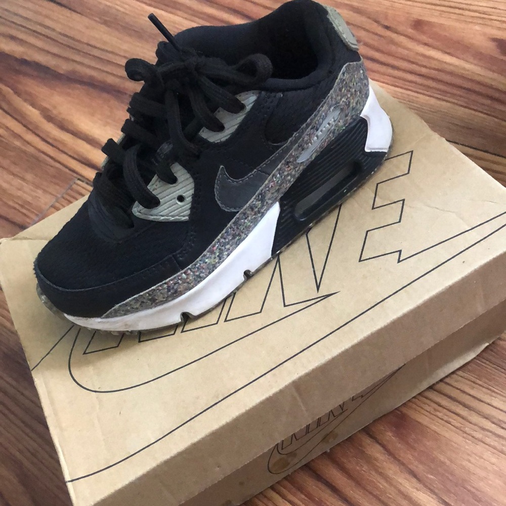 Black Nike air max 12c